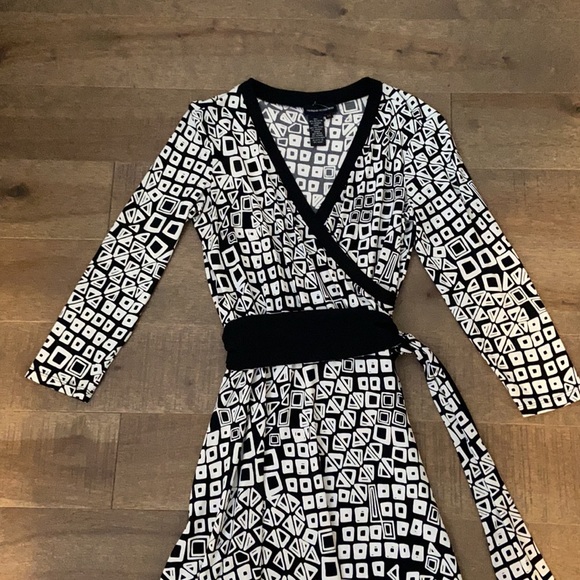 Black and White women’s dress Size 10. - Picture 2 of 6